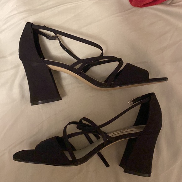 Jessica Black Heels - Picture 2 of 3